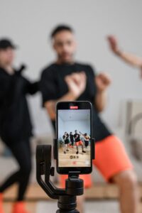 montaż reels poradnik 2025 - Amper Art Media. Produkcja wideo, montaż rolek i filmików na Instagram TikTok