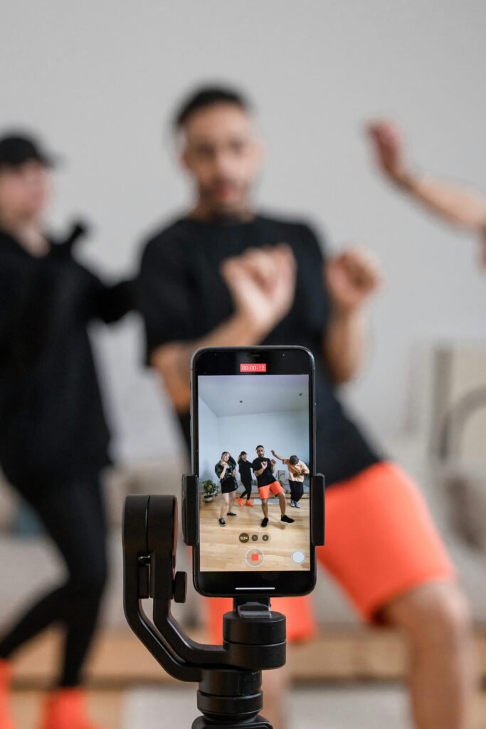 montaż reels poradnik 2025 - Amper Art Media. Produkcja wideo, montaż rolek i filmików na Instagram TikTok
